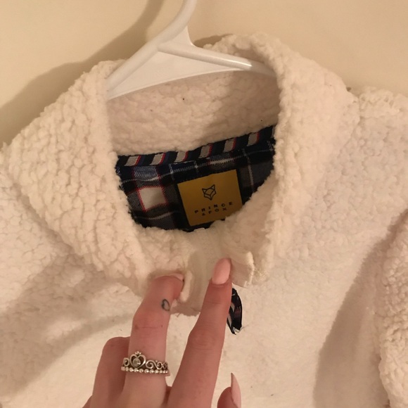 white pullover - Picture 2 of 3